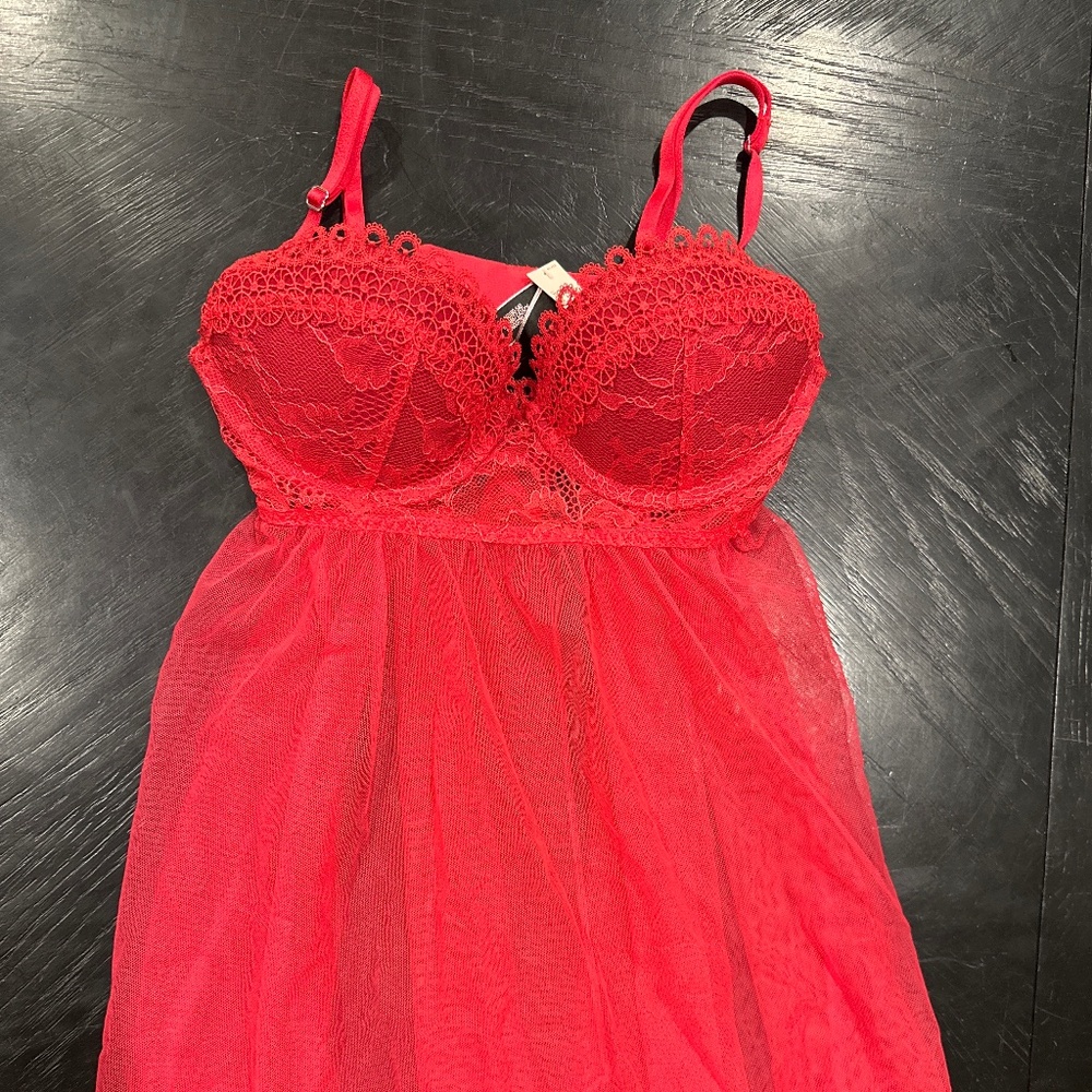 Victoria’s Secret Lingerie Red Size 34B NWT